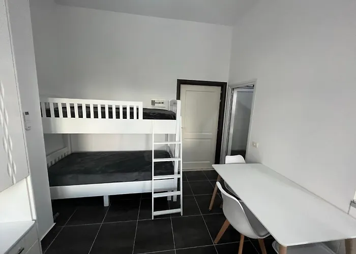 Gjiri I Lalezit, Saliu Apartamento Fushe-Drac