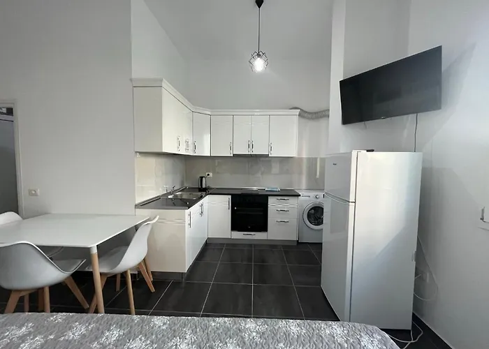 Gjiri I Lalezit, Saliu Apartamento Fushe-Drac