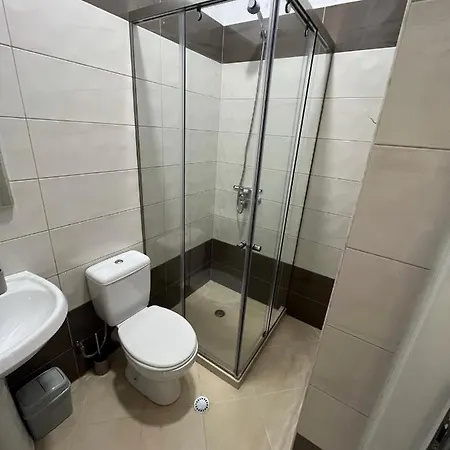 Gjiri I Lalezit, Saliu Appartement