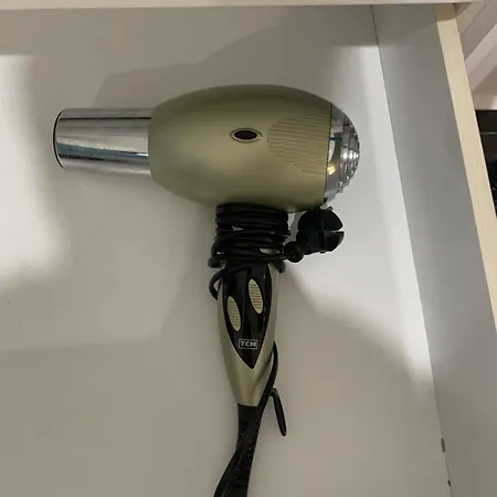 Gjiri I Lalezit, Saliu アパート *